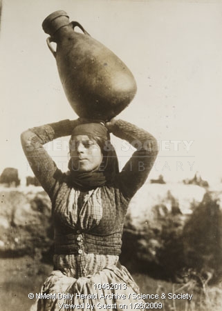 bedouin-woman-carrying-water-1925